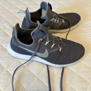 Women’s Nike Free Athletic Shoes Lightweight Mesh Design